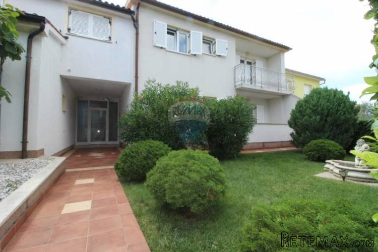 Istra,Valbandon,Kuća sa tri stambene jedinice