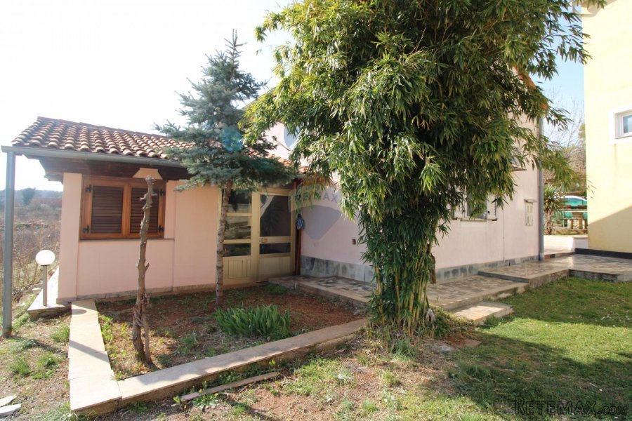 Rovinj, okolica, kuća i poslovni prostor za klub i restoran
