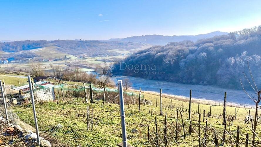 Građevna parcela 7696 m², s kućom i uporabnom dozvolom: pano