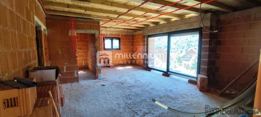 Severin na Kupi, 310m2, 3 samostojeće kuće - 2