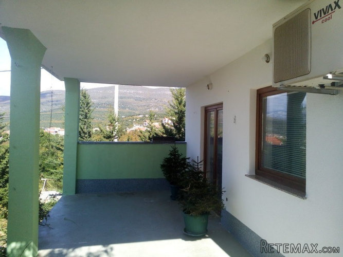 Kuća za odmor u zelenilu, s pogledom - 3