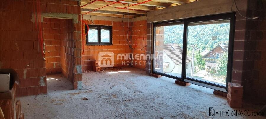 Severin na Kupi, 310m2, 3 samostojeće kuće - 3