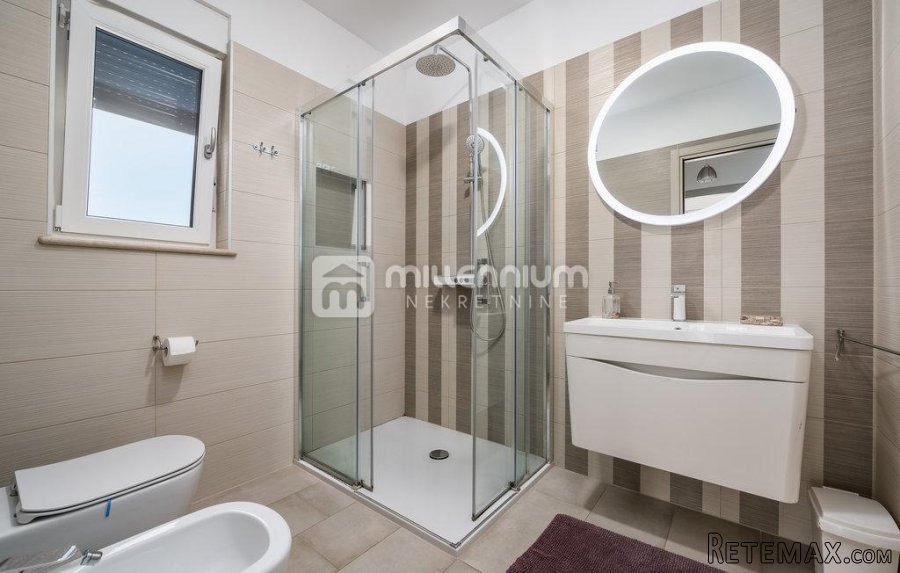Istra, Fažana, 350m2, samostojeća vila s bazenom - 9