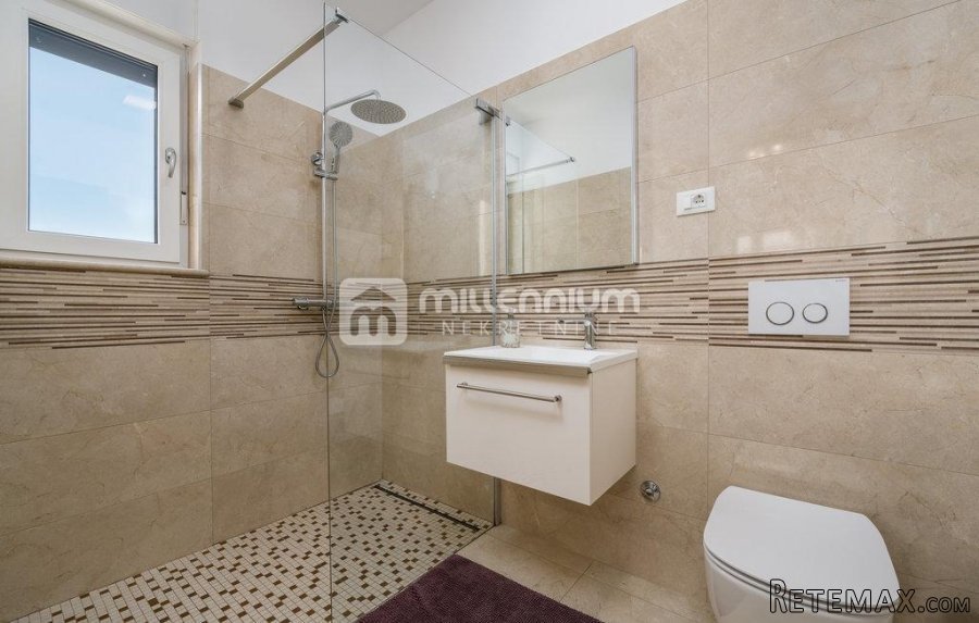 Istra, Fažana, 350m2, samostojeća vila s bazenom - 10