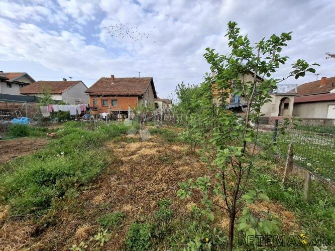Kuća s potencijalom u mirnom dijelu Slavije - 2