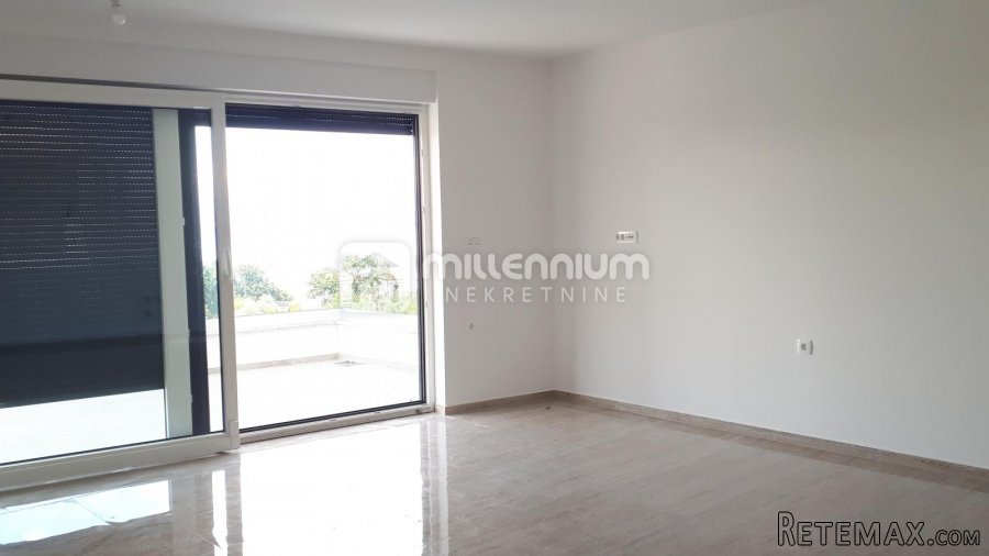 Otok Krk, Malinska, novogradnja, 3s+db, 88.42m2, bazen - 2