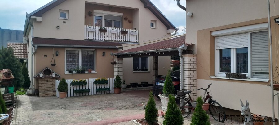 Prodajem dve kuce na jednom placu - 2