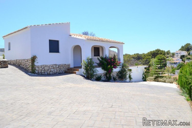 This excellent value property, completely renovated with a.. - 2