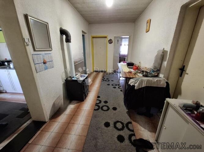 Kuća s potencijalom u mirnom dijelu Slavije - 3