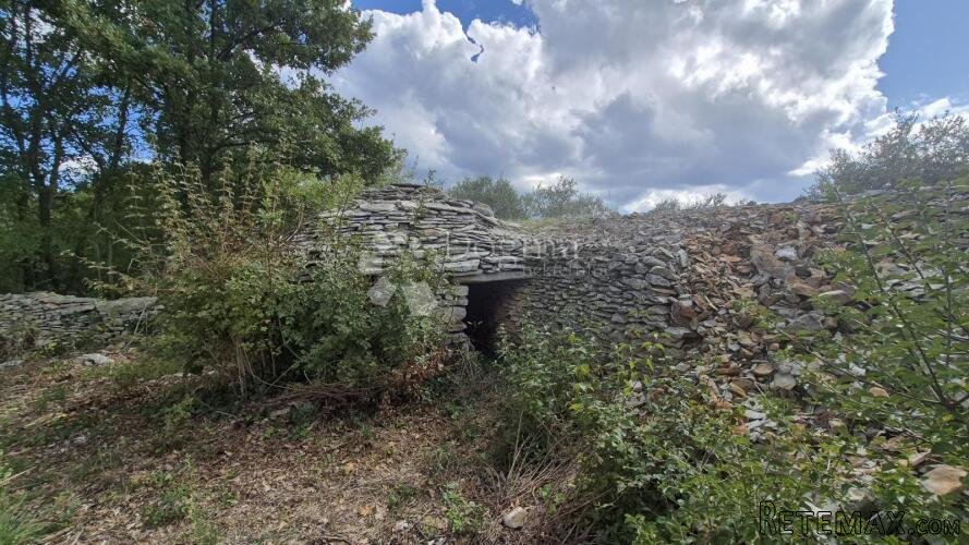 Poljoprivredno zemljište sa kažunom površine 3550 m2 - 3