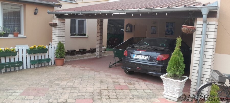 Prodajem dve kuce na jednom placu - 5