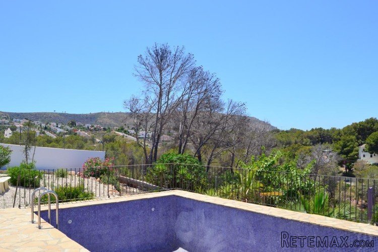 This excellent value property, completely renovated with a.. - 5