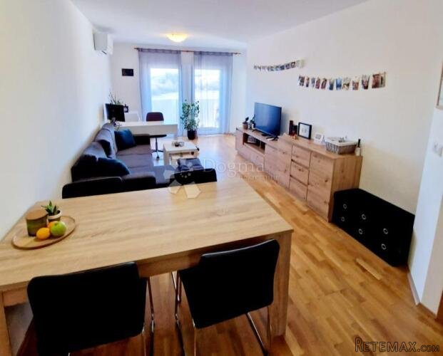 Veliki stan od 123,44m2 u Puli