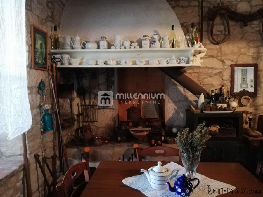 Mali Lošinj, otok Unije, kamena kuća, 1. red do mora - 6