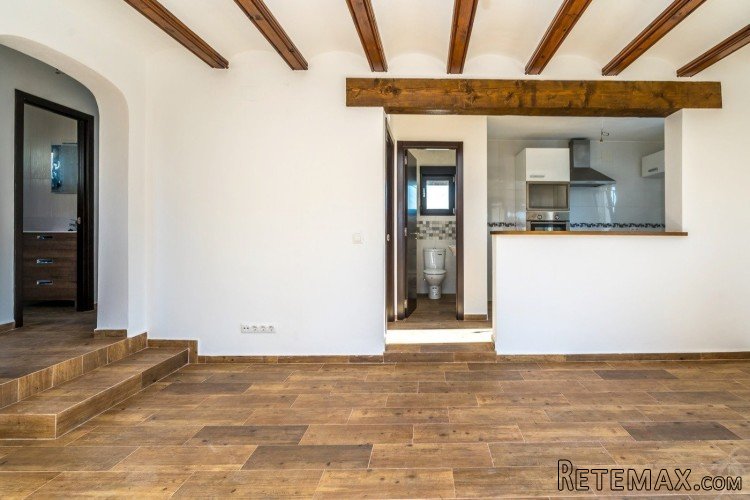 This excellent value property, completely renovated with a.. - 7