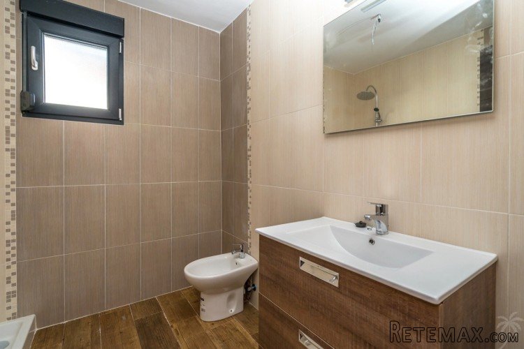 This excellent value property, completely renovated with a.. - 8