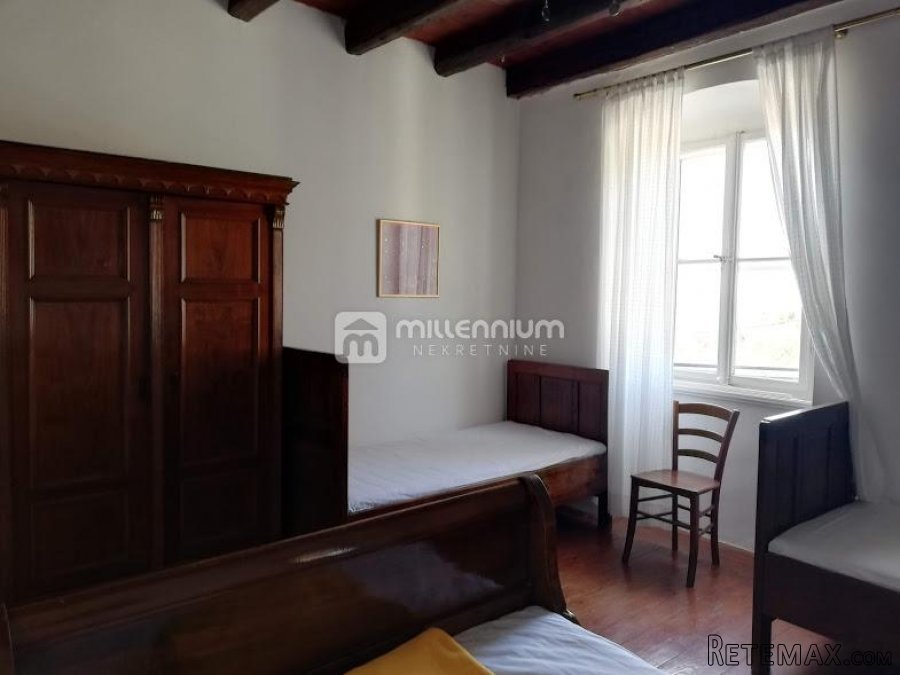 Mali Lošinj, otok Unije, kamena kuća, 1. red do mora - 10