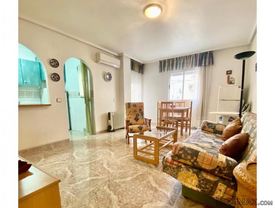 Apartment of 80 m2, 3 bedrooms, 1 bathroom, living room..