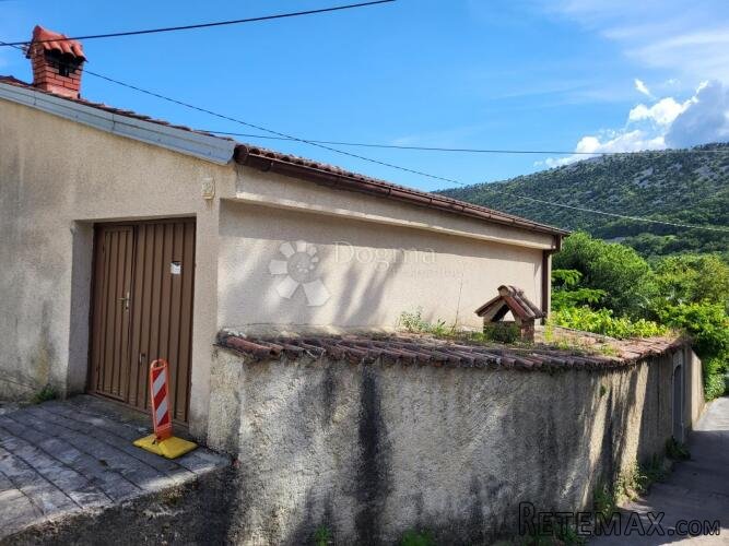 Kuća sa garažom - 2