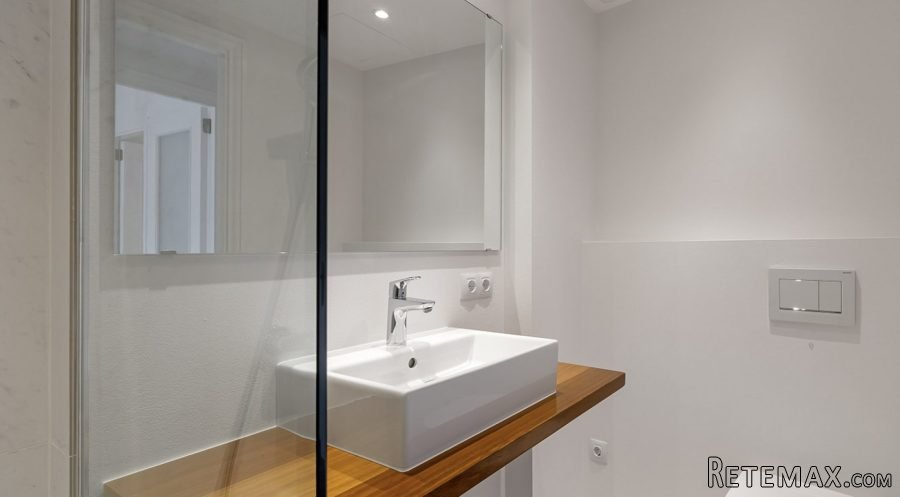 You will find this 60 m² 2 bedroom penthouse apartment in t.. - 3
