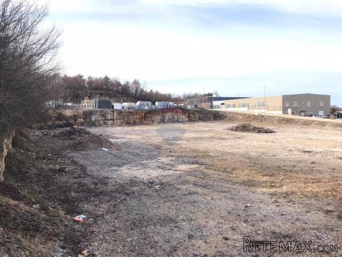 ISTRA, PAZIN GRAĐEVINSKI TEREN INDUSTRIJSKA ZONA 3581m2 PRIL