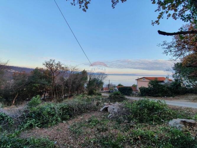OPATIJA- građevinsko zemljište sa pogledom na more, 500 m od