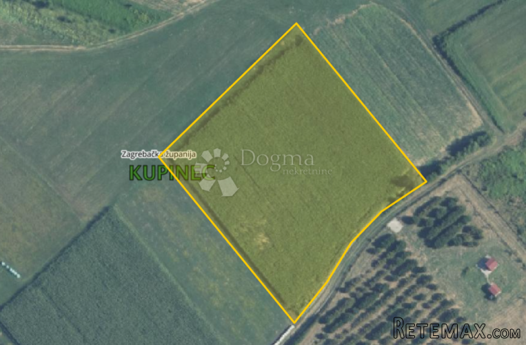 Kockasta parcela 8250 m2 - 2