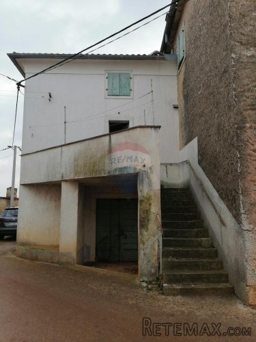 Istra, Višnjan, dvije kuće za adaptaciju