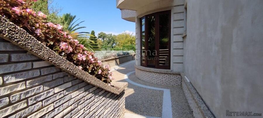 MALINSKA - SAMOSTOJEĆA KUĆA S PREKRASNOM OKUĆNICOM - 3