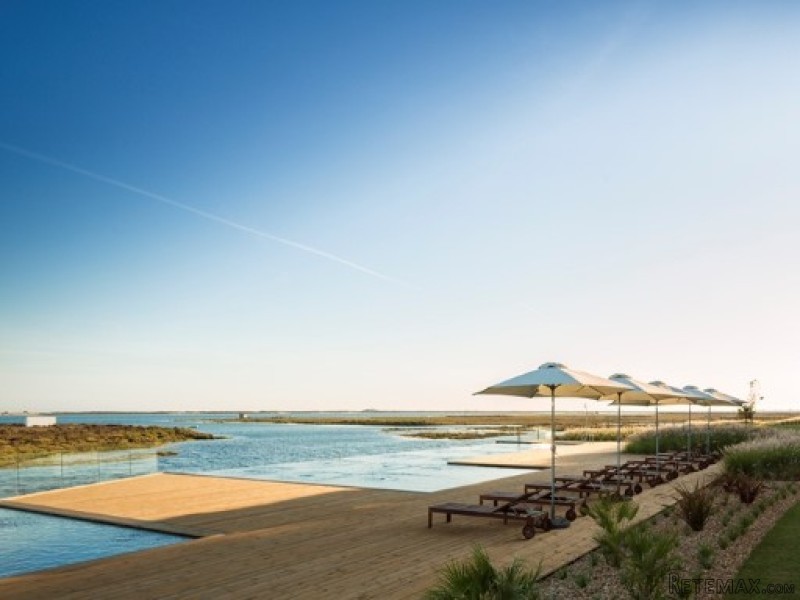 5 Star Oceanfront Apartments With Pool - 2