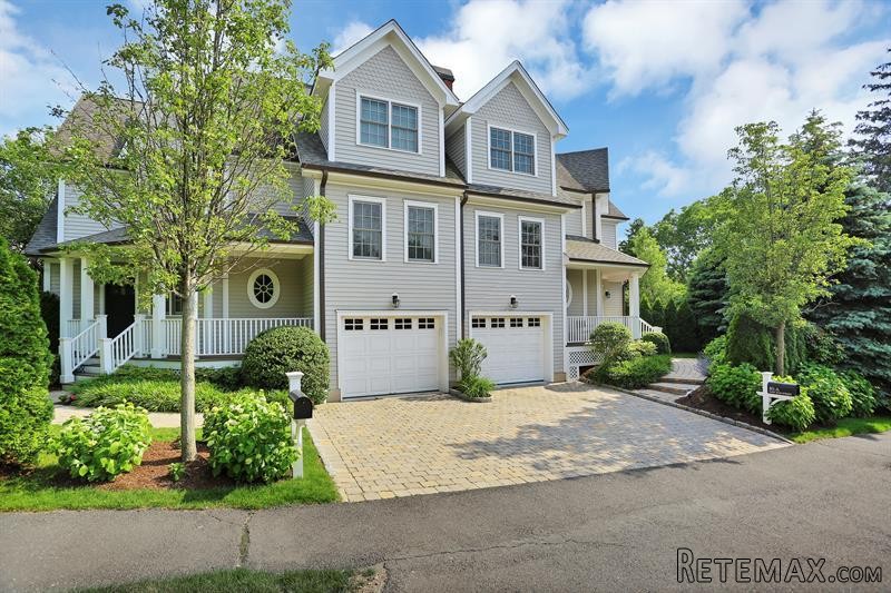 3 bedroom House For Sale: 80 E Elm..