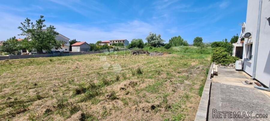 Ljubač prvi red: 3034 m² uz pješčanu plažu - 3