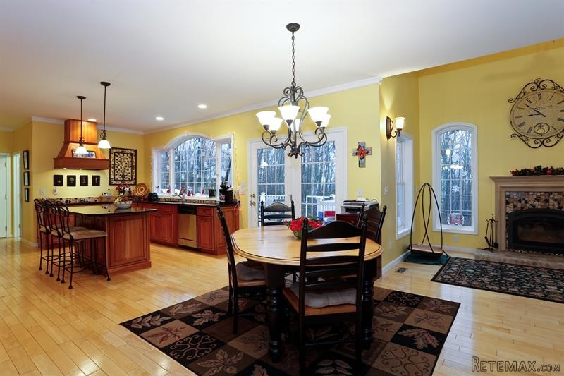 4 bedroom House For Sale: 47 Upper Lake.. - 2