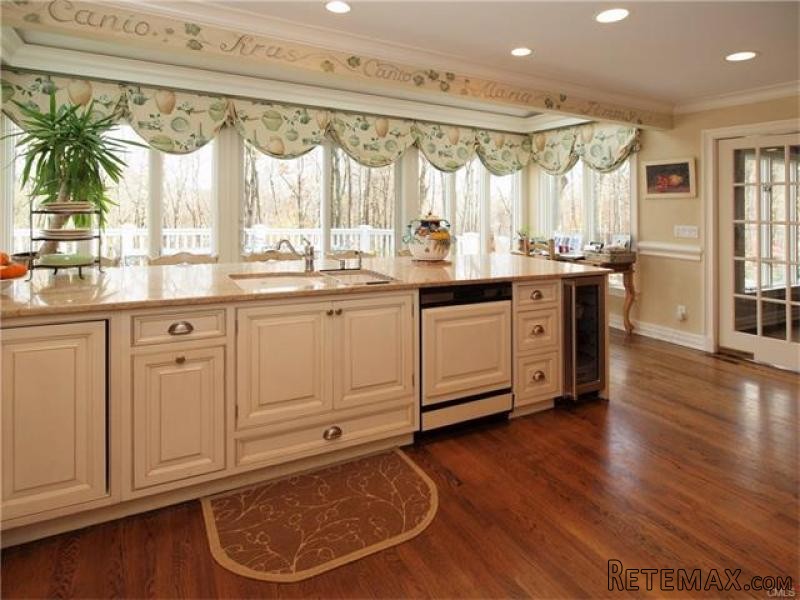 6 bedroom House For Sale: 73 TURNER.. - 2