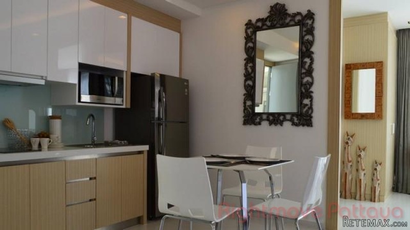 1 Bedroom Condo for sale in Pratumnak -..