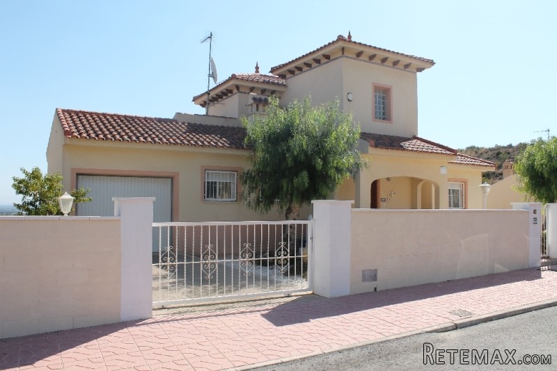 4 Bedrooms - Villa - Alicante - For Sale