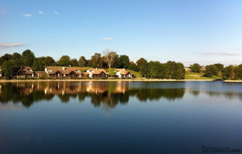 Fabulous & immaculate lake-side..