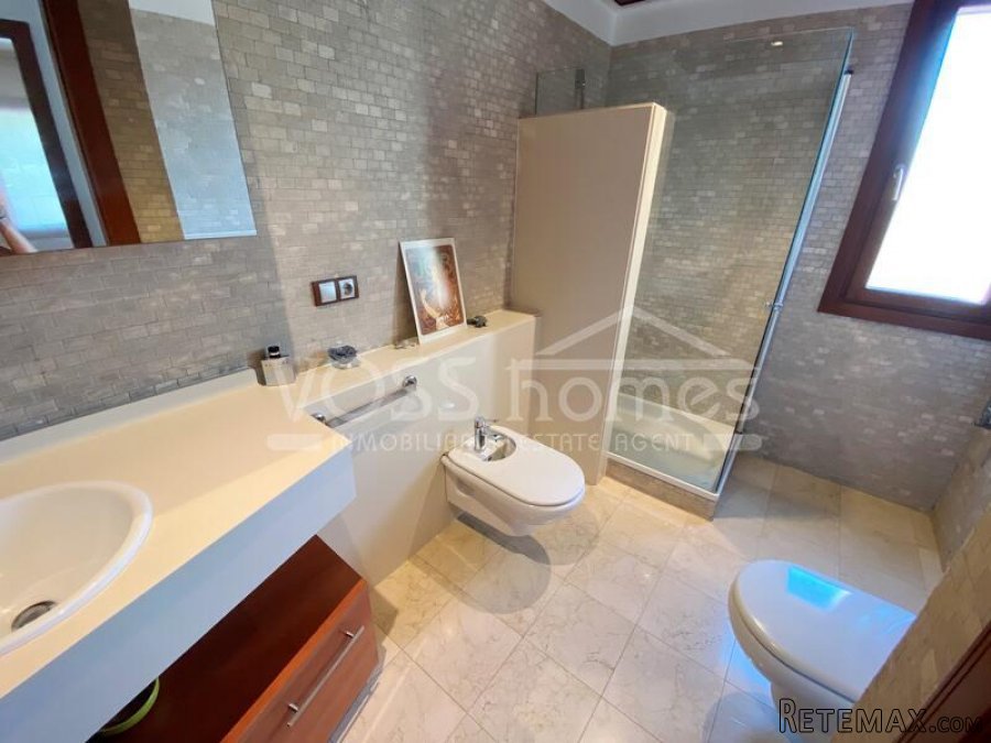 NEW LISTING TO VOSS HOMES - A Luxurious three storey 5 bed.. - 12
