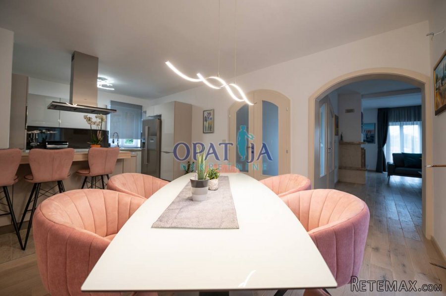 Opatija okolica, kvalitetna kuća sa dva moderna stana.. - 2