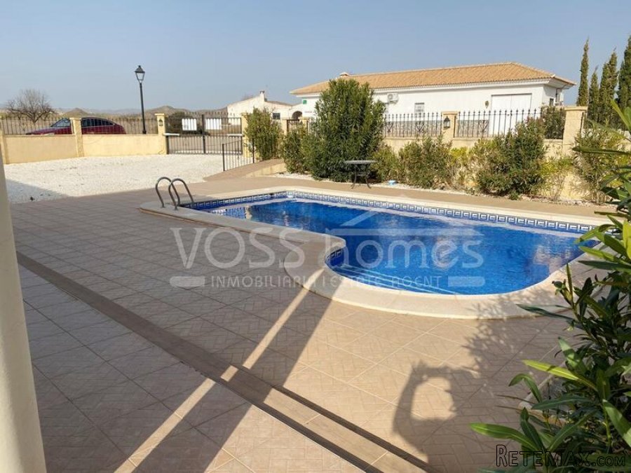 NEW LISTING TO VOSS HOMES - A larger than average 4 bed, 2.. - 13