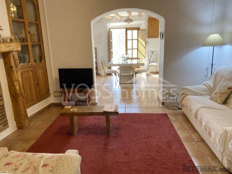 NEW & EXCLUSIVE TO VOSS HOMES - A large, lovingly.. - 14