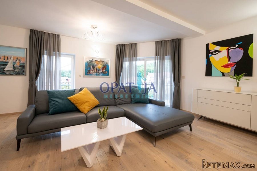 Opatija okolica, kvalitetna kuća sa dva moderna stana.. - 4