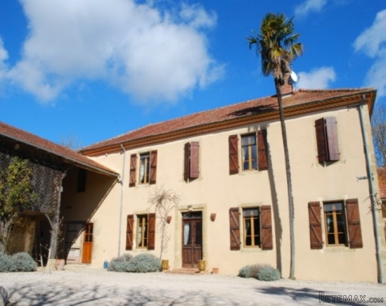 Immaculately Restored Maison De Maitre..