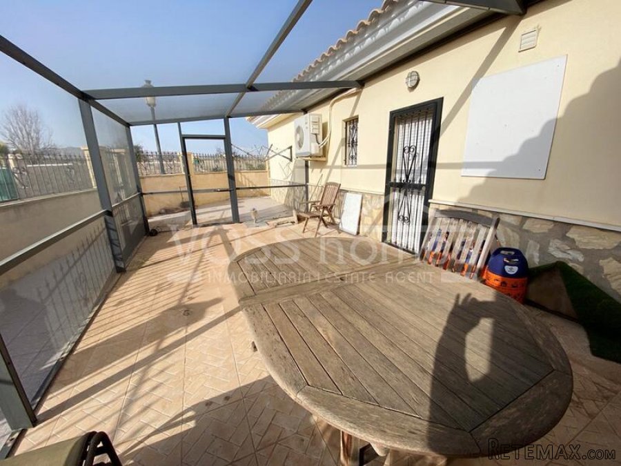 NEW LISTING TO VOSS HOMES - A larger than average 4 bed, 2.. - 17