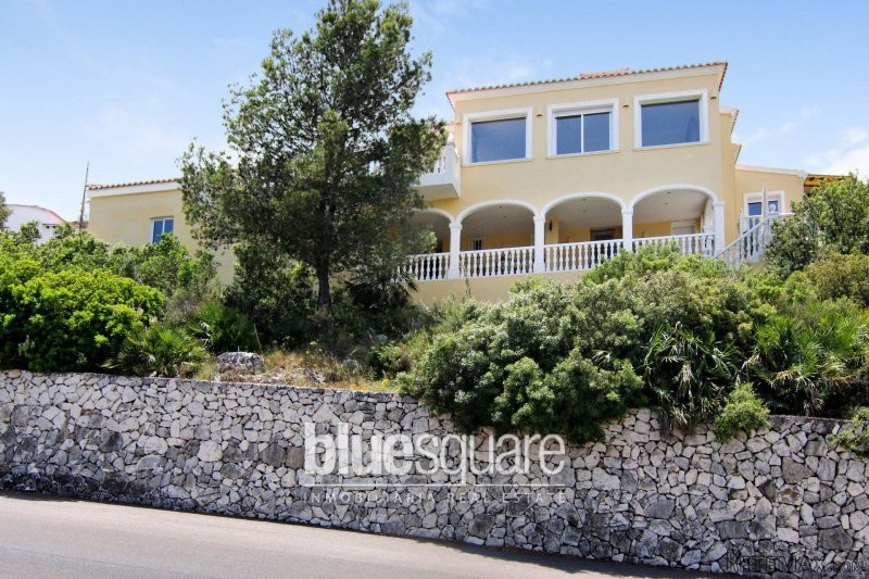 Beautiful house with panoramic views in..