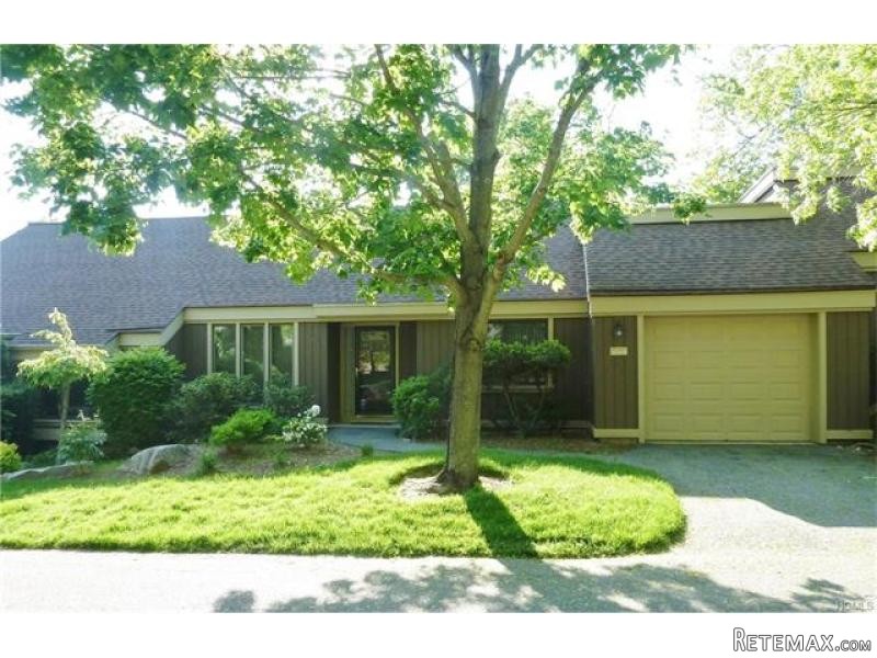 2 bedroom House For Sale: 610 Heritage..