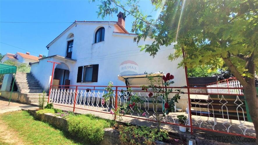 Istra, Savudrija,okolica-Dvojna kuća s dva stana udaljena 1, - 2