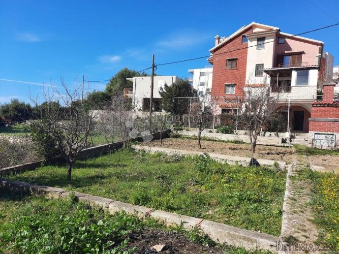 KUĆA PODSTRANA HITNO