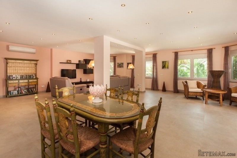 Villa for sale in Marbella East..