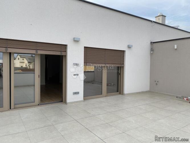 Luksuzan penthouse u baroknoj jezgri!